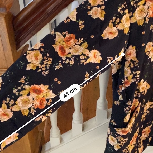 COPY - 💫 Zara Quilted Floral Jacket - M/L 💫 - Picture 9 of 9